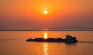 南湖秋水夜无烟耐可乘流直上天的意思 南湖秋水夜无烟耐可乘流直上天的含义