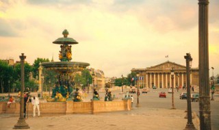 有一部电影叫什么巴黎的 电影叫什么巴黎的是哪部