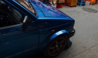 汽车机头发热有一种味怎么回事 看一下是不是这样