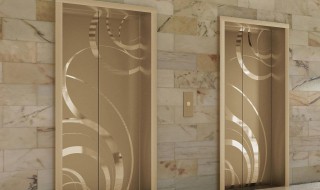 电梯门没关自动上升 怎么回事