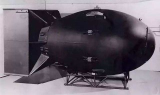 二战时期，美国向日本投放的两颗原子弹分别叫什么 了解一下