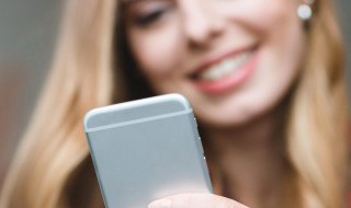 为什么手机屏幕上总是会出现广告 怎么把这些广告关闭呢