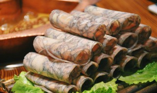 乌鸡卷是什么做的 火锅乌鸡卷是用什么肉做的呢?