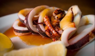 泡萝卜炒鱿鱼的做法 如何做酸萝卜炒鱿鱼