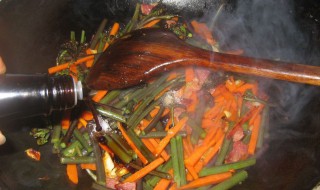 培根炒蕨菜做法 如何做培根炒蕨菜