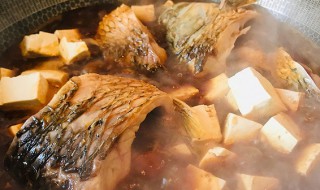 地锅炖鱼的做法 地锅炖鱼的烹饪方法