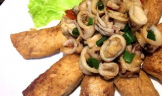 鱿鱼仔焖豆腐制作方法 鱿鱼仔焖豆腐的做法介绍