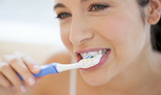 电动牙刷正确的使用方法 电动牙刷正确的使用方法介绍