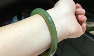 玉手镯适合什么年龄戴 玉手镯佩戴方法