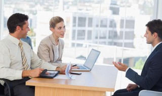 怎么自我介绍优点和缺点（自我介绍的优点缺点怎么说）