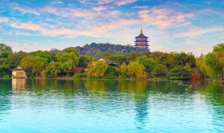 描写湖山景色的句子 形容山湖美景