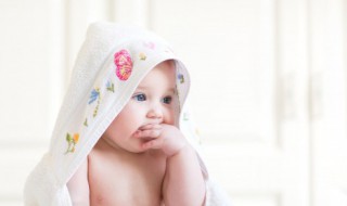 给孩子剪头发有简单的方法（给小宝宝剪头发的方法）