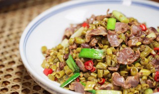 酸豆角炒鸡杂如何做 酸豆角炒鸡杂怎么炒好吃窍门