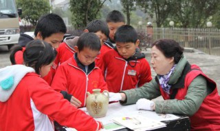 赞美志愿者的诗词句子 形容志愿者的诗句