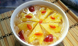 蜂蜜银耳水果羹制作方法（蜂蜜银耳汤的做法窍门）