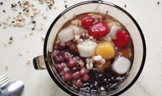 金银芋圆甜汤如何做（芋圆银耳甜汤）