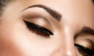 眼霜正确使用的方法(眼霜的使用方法?)