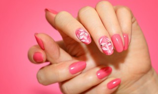 美甲底胶涂几遍(做指甲底胶涂几遍)