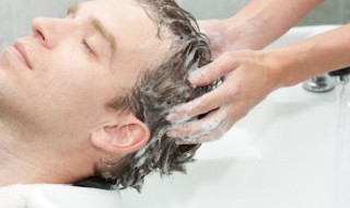 发胶怎么洗干净（发胶怎么洗的干净）