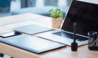 笔记本电脑按键发粘怎么解决（笔记本电脑键盘黏黏的怎么办）