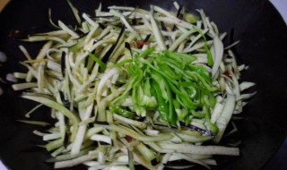 怎么炒茄子丝 炒茄子丝的做法介绍