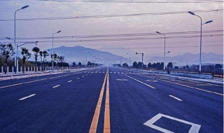 马路上的黄线和白线各代表什么? 马路上的黄线和白线是什么解答