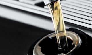 去4S店保养车,可以自己带机油吗 没有脱保前不要携带