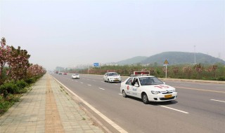 直线倒车不跑偏的技巧 直线倒车技巧