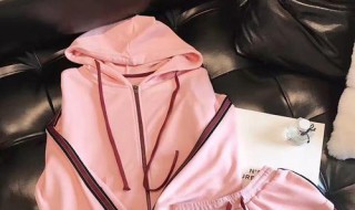 粉色短款卫衣配什么裙子 粉色短款卫衣怎么配