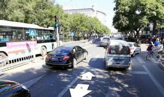 红绿灯右转规则 看完这些就一清二楚了