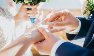 新婚贺词祝福语（新婚贺词祝福语四个字）