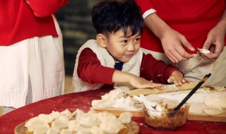 小河虾饺子怎么做（小河虾饺子怎么做才好吃）