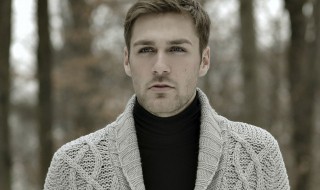 胖子男冬季穿衣服的搭配技巧(冬天胖子男穿衣服的搭配技巧图片)