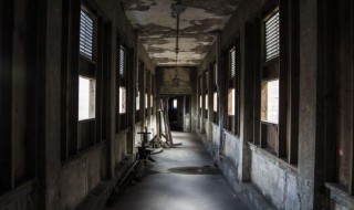 描写巷子阴森的句子（小巷阴森的描写）