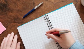 有哪些关于弯弯的月亮像什么的句子 月亮弯弯的好像什么似的什么造句