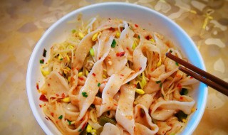 油泼面怎么做才好吃（油泼面怎么做才好吃视频）