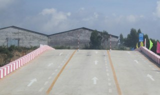 大车上坡定点停车技巧 大车上坡定点停车技巧视频