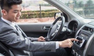 手动档车遇红灯停车正确起步方法 手动档车遇红灯停车正确起步方法视频