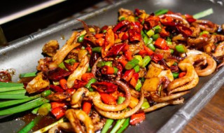 爆炒芥末鱿鱼的做法及调料（芥末鱿鱼配料）