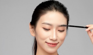 上脸给别人画眉毛技巧（可以直接在脸上画眉毛吗）
