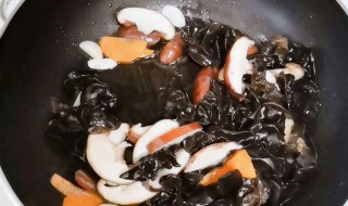 香菇木耳土豆汤的做法 香菇木耳土豆汤的做法窍门