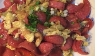 热狗炒鸡蛋如何做（鸡蛋炒热狗图片）