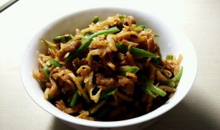 肉丝豆角炒饼的做法(肉丝豆角炒饼怎么做)