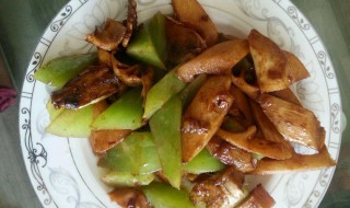 翡翠油焖双笋如何做（翡翠油焖双笋如何做的）