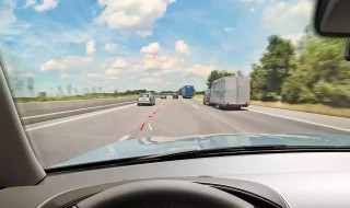 弯道正确驾驶方法（弯道正确驾驶方法图片）