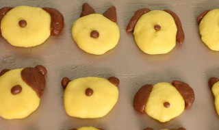 自制狗狗饼干的方法（怎样自制狗狗饼干烤箱）