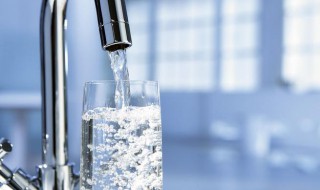 蒸馏水是用什么方法弄的（蒸馏水是用什么方法弄的水）