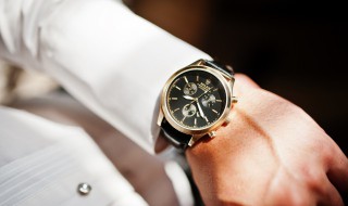 手表走得慢是怎么解决的（手表怎么会走的慢了）