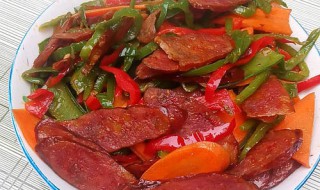 熏肠炒胡萝卜如何做 胡萝卜炒香肠的家常做法