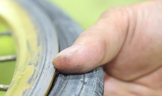 轮胎内缘慢跑气怎么解决 轮胎慢漏气怎么办